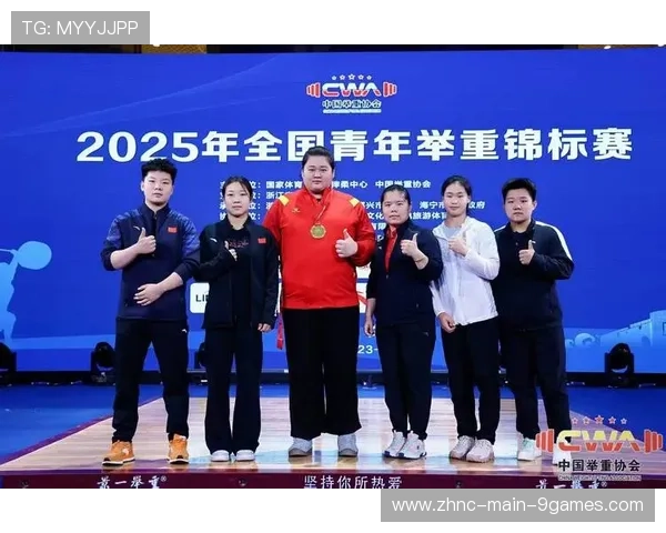 国际举重公开赛中国队在赛场纪律与风格上获赞誉 国际举重公开赛中国队在赛场纪律与风格上获赞誉